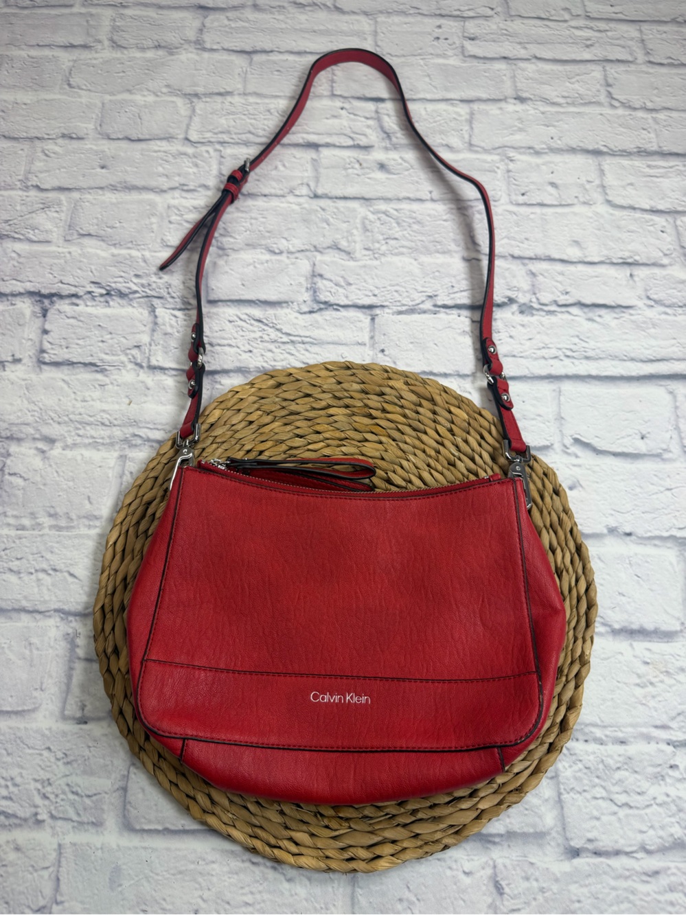 Calvin Klein Red Leather Shoulder Bag with Adjustable Strap. 90’s